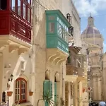 Apartment Spacious Seafront 3br In