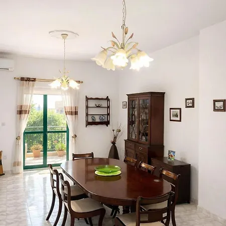 아파트 Spacious Seafront 3br In