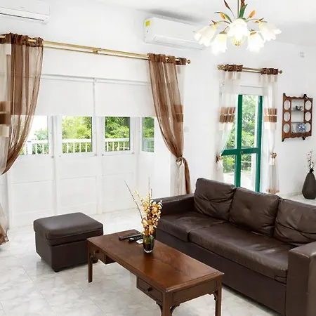 Spacious Seafront 3br In