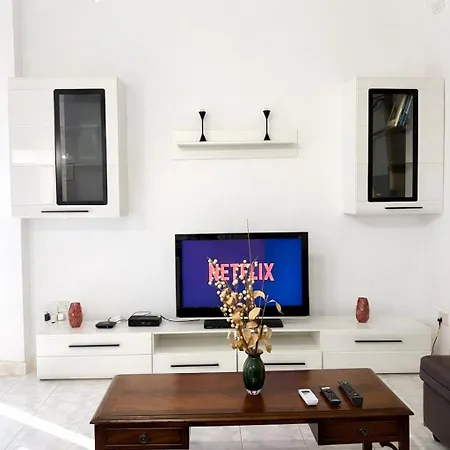 Spacious Seafront 3br In Διαμέρισμα