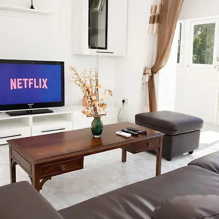 아파트 Spacious Seafront 3br In 슬리에마