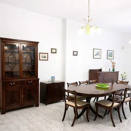 Spacious Seafront 3br In Appartement Sliema