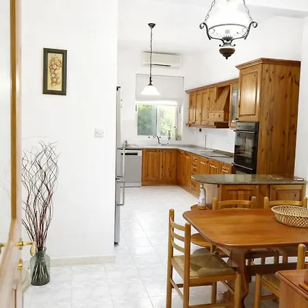 Διαμέρισμα Spacious Seafront 3br In *