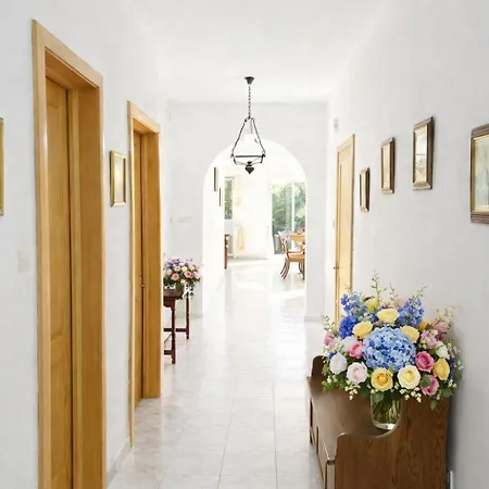 Spacious Seafront 3br In Apartment *