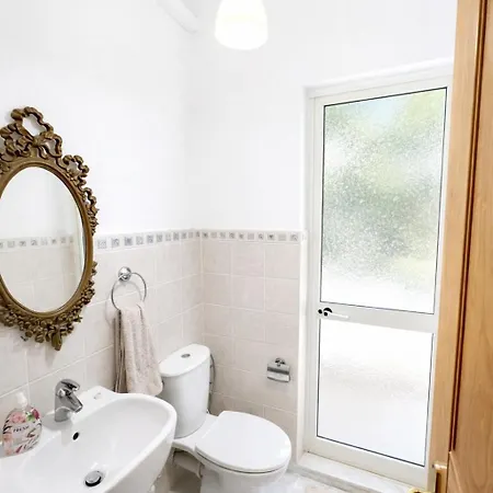 Spacious Seafront 3br In Σλιέμα