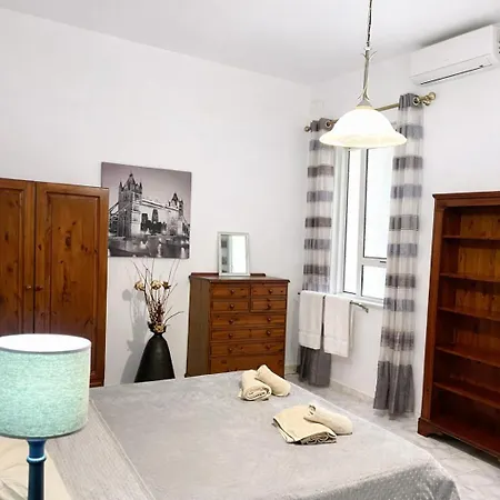 Spacious Seafront 3br In Appartement *