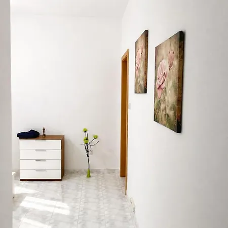 Spacious Seafront 3br In Appartement Sliema