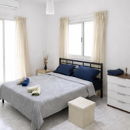 Spacious Seafront 3br In Appartement Sliema