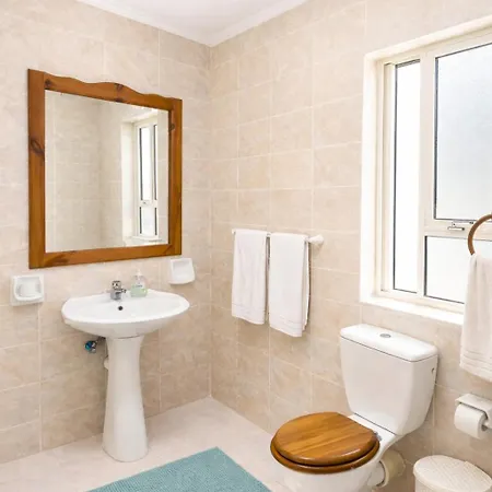 Spacious Seafront 3br In *