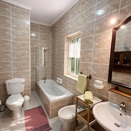 Διαμέρισμα Spacious Seafront 3br In *