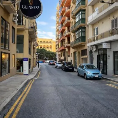 Spacious Seafront 3br In * Σλιέμα