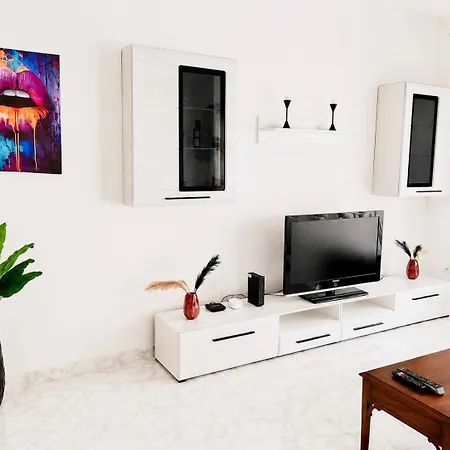 Spacious Seafront 3br In Διαμέρισμα *