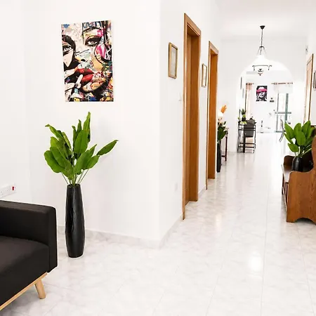 Spacious Seafront 3br In Διαμέρισμα