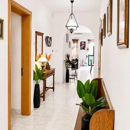 Spacious Seafront 3br In Διαμέρισμα *