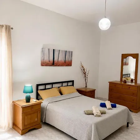 Spacious Seafront 3br In Διαμέρισμα *
