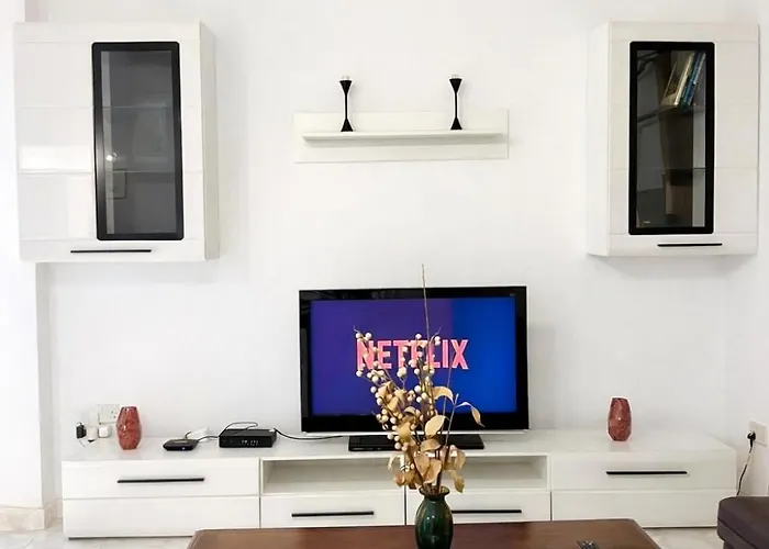 Spacious Seafront 3br In Apartment