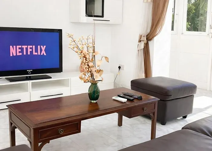 Apartment Spacious Seafront 3br In Sliema