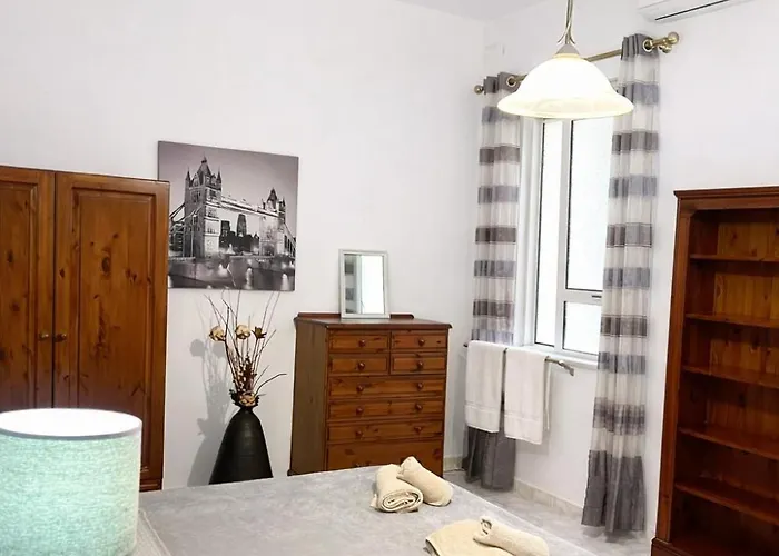 Spacious Seafront 3br In Apartman *