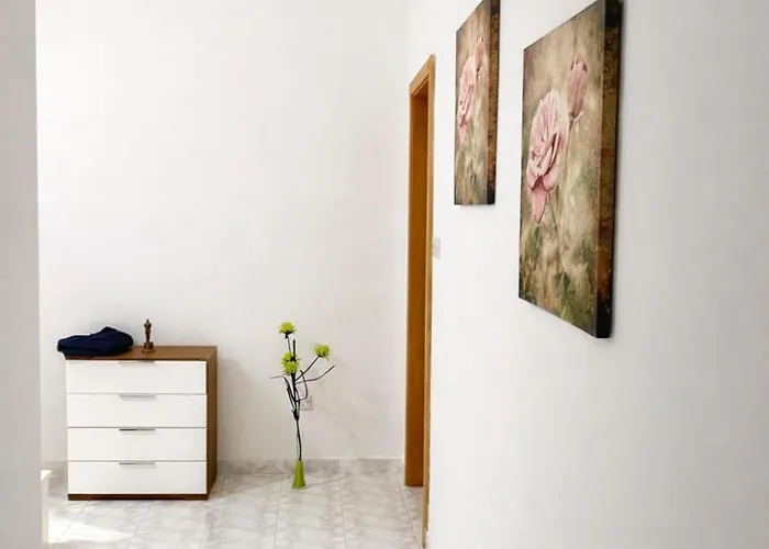 Spacious Seafront 3br In 아파트 슬리에마