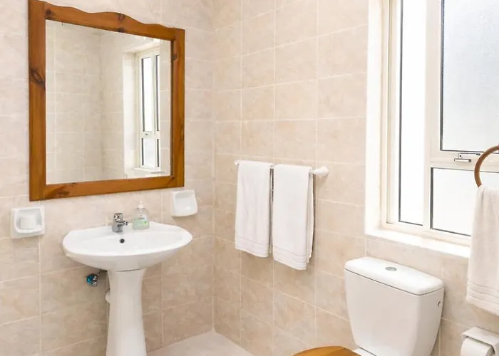 Spacious Seafront 3br In *