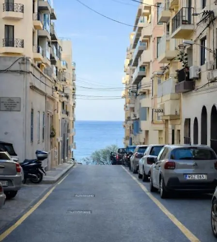 Spacious Seafront 3br In Sliema