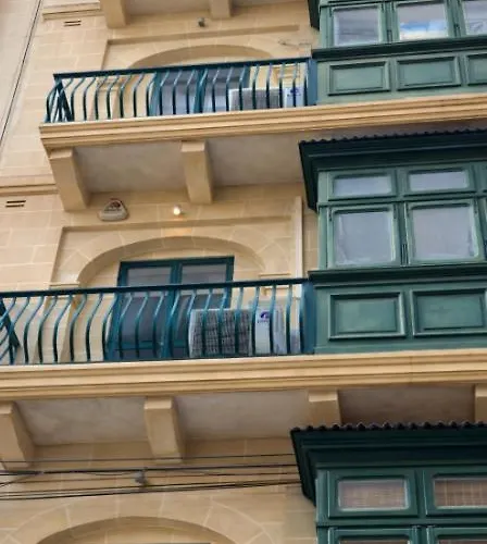 Spacious Seafront 3br In Apartment *