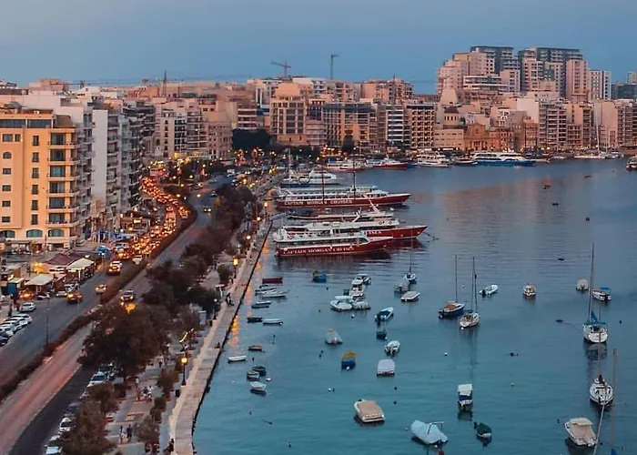 Spacious Seafront 3br In Sliema