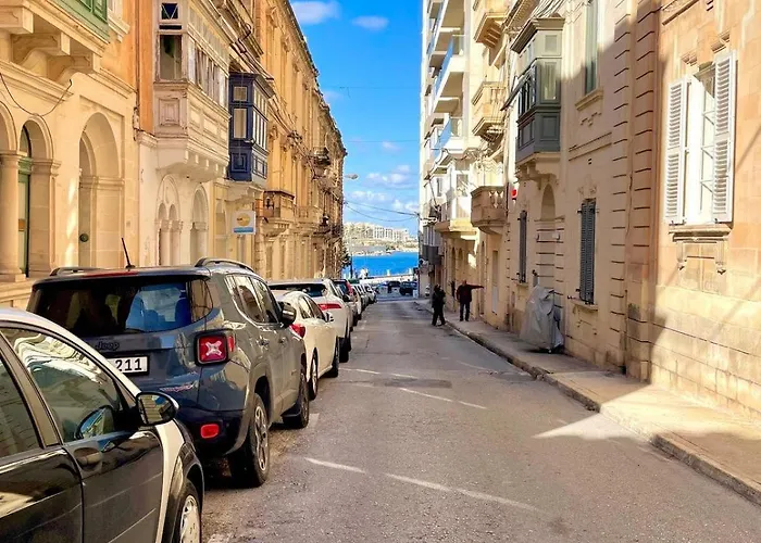 Apartment Spacious Seafront 3br In Sliema