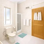 Spacious Seafront 3br In