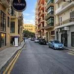 Spacious Seafront 3br In * Σλιέμα