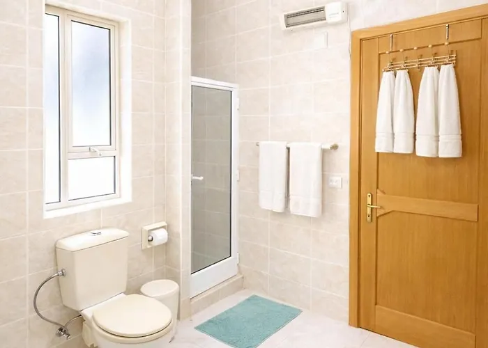 Spacious Seafront 3br In